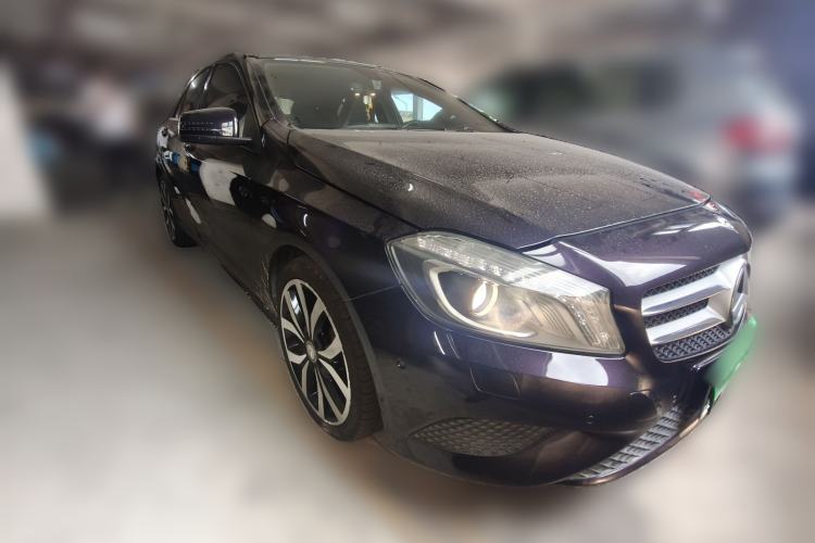 Used Mercedes-Benz A-Class 2015 A 200 Fashion Model Front Right 45 Deg