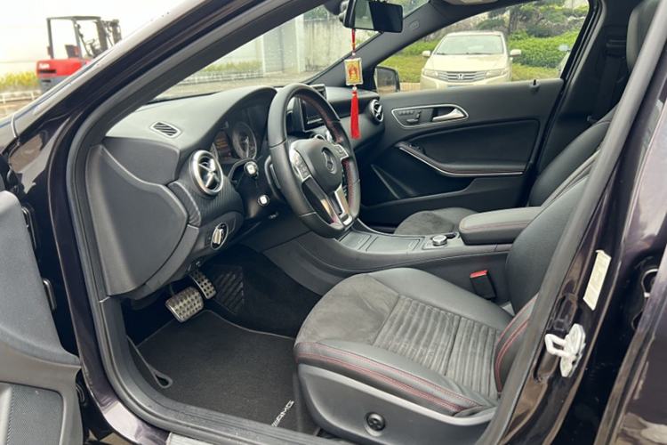 Used Mercedes-Benz A-Class 2015 A 200 Sport Edition Interior 3
