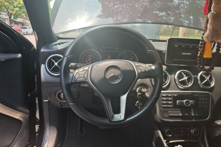 Used Mercedes-Benz A-Class 2015 A 180 Standard Model Steering Wheel