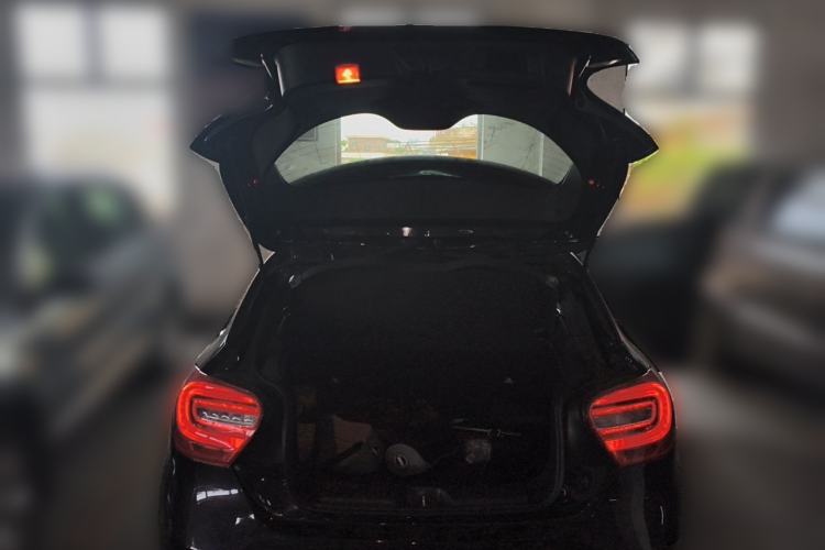 Used Mercedes-Benz A-Class 2015 A 200 Fashion Model Trunk