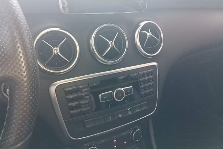Used Mercedes-Benz A-Class 2015 A 200 Fashion Model Audio And AC Panel