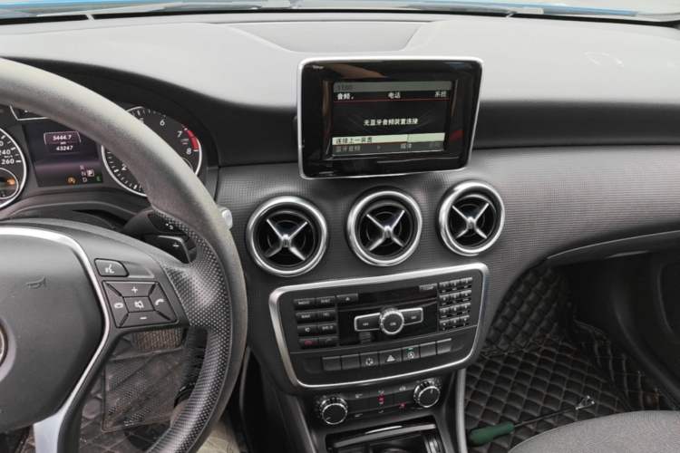 Used Mercedes-Benz A-Class 2015 A 180 Standard Model Audio And AC Panel