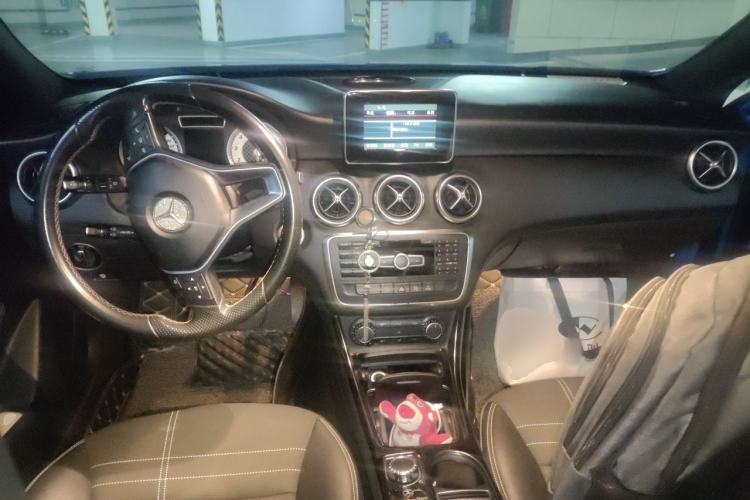 Used Mercedes-Benz A-Class 2015 A 200 Fashion Model Center Console