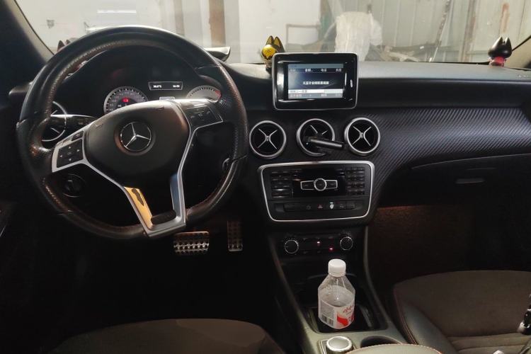 Used Mercedes-Benz A-Class 2015 A 200 Sport Edition Center Console