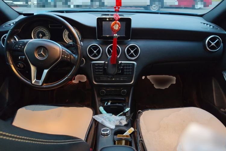 Used Mercedes-Benz A-Class 2015 A 200 Fashion Model Center Console