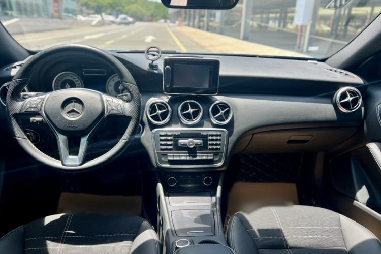 Used Mercedes-Benz A-Class 2015 A 200 Fashion Model Interior 6