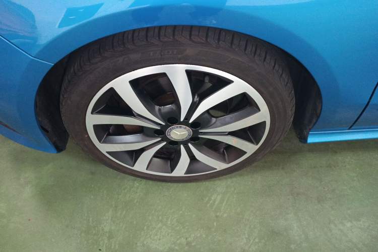 Used Mercedes-Benz A-Class 2015 A 200 Fashion Model Left Front Wheel Hub