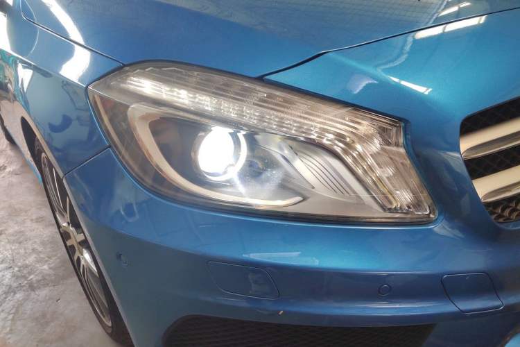 Used Mercedes-Benz A-Class 2015 A 200 Sport Edition Right Front Headlight