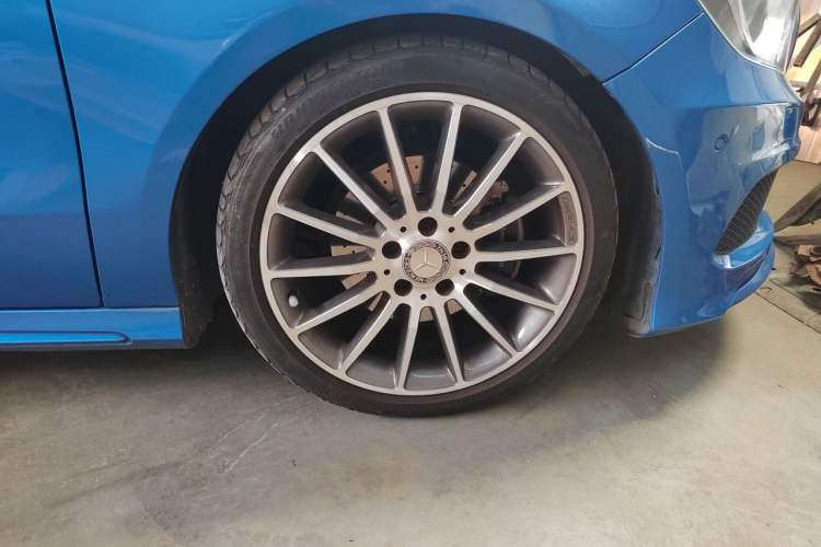 Used Mercedes-Benz A-Class 2015 A 200 Sport Edition Right Front Wheel Hub