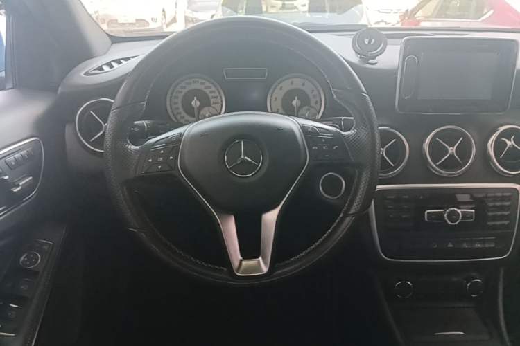 Used Mercedes-Benz A-Class 2015 A 200 Fashion Model Steering Wheel