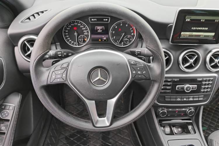 Used Mercedes-Benz A-Class 2015 A 180 Standard Model Steering Wheel