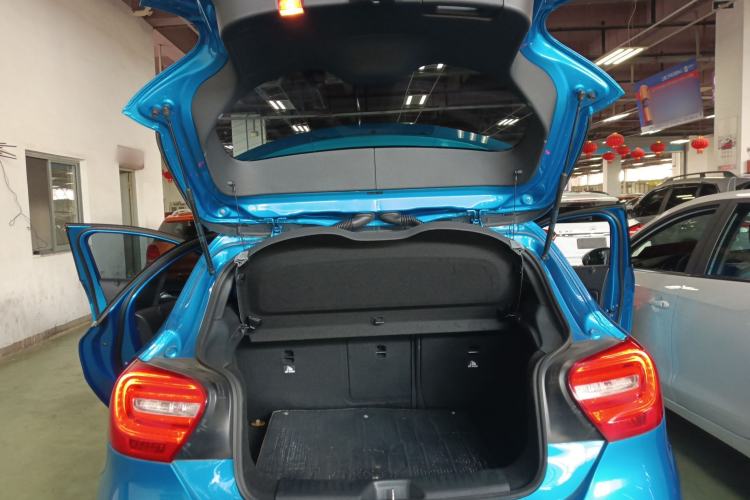 Used Mercedes-Benz A-Class 2015 A 200 Fashion Model Trunk