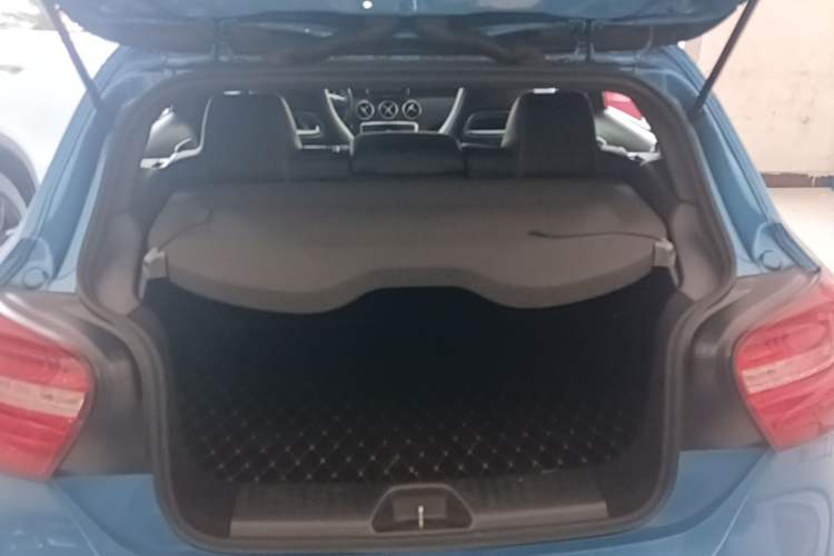 Used Mercedes-Benz A-Class 2015 A 200 Fashion Model Trunk