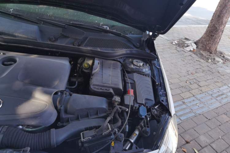 Used Mercedes-Benz A-Class 2015 A 200 Sport Edition Engine Bay Left