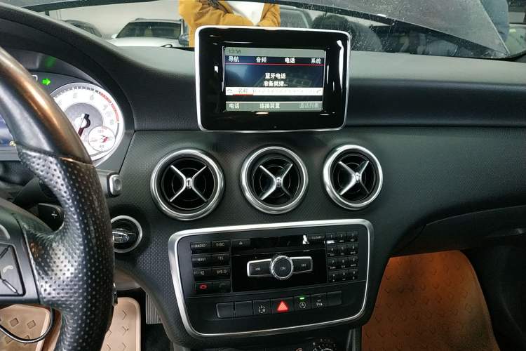 Used Mercedes-Benz A-Class 2015 A 200 Fashion Model Audio And AC Panel