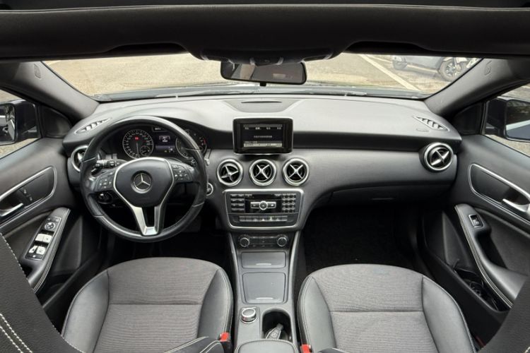 Used Mercedes-Benz A-Class 2015 A 180 Audio And AC Panel