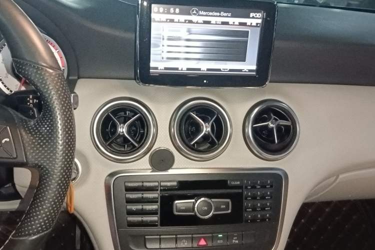 Used Mercedes-Benz A-Class 2015 A 200 Fashion Model Audio And AC Panel