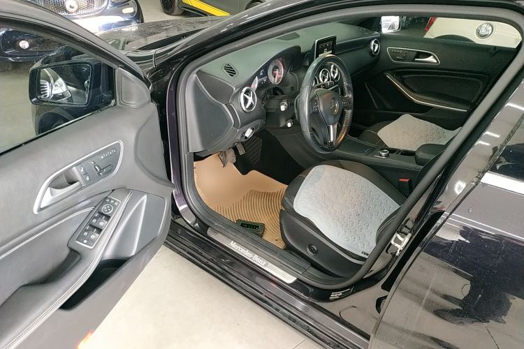 Used Mercedes-Benz A-Class 2015 A 200 Fashion Model Driver Seat