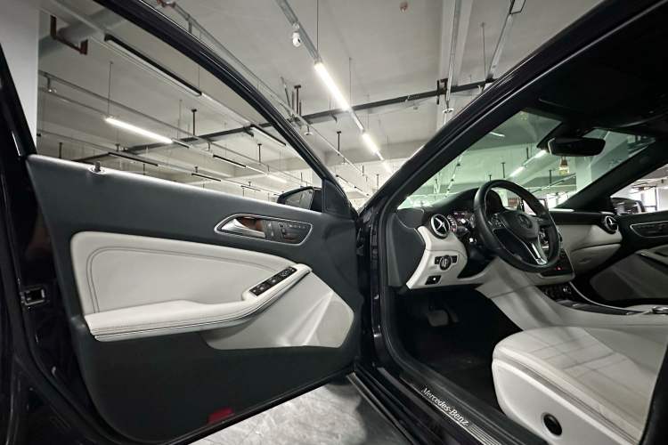 Used Mercedes-Benz A-Class 2015 A 200 Fashion Model Driver Seat