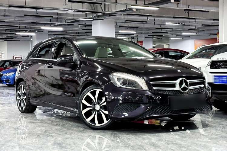 Used Mercedes-Benz A-Class 2015 A 200 Fashion Model Front Right 45 Deg
