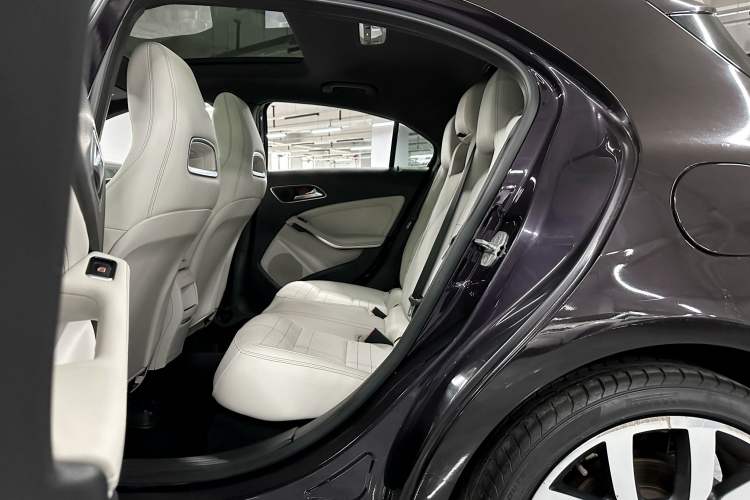 Used Mercedes-Benz A-Class 2015 A 200 Fashion Model Left Rear Seat