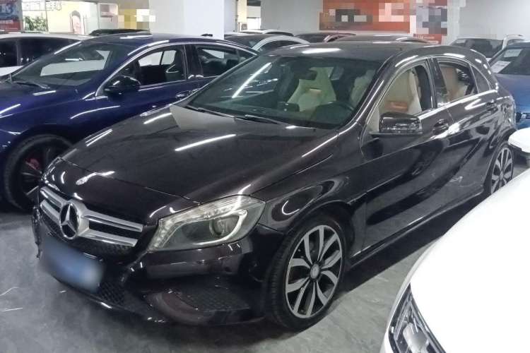 Used Mercedes-Benz A-Class 2015 A 200 Fashion Model Left Side