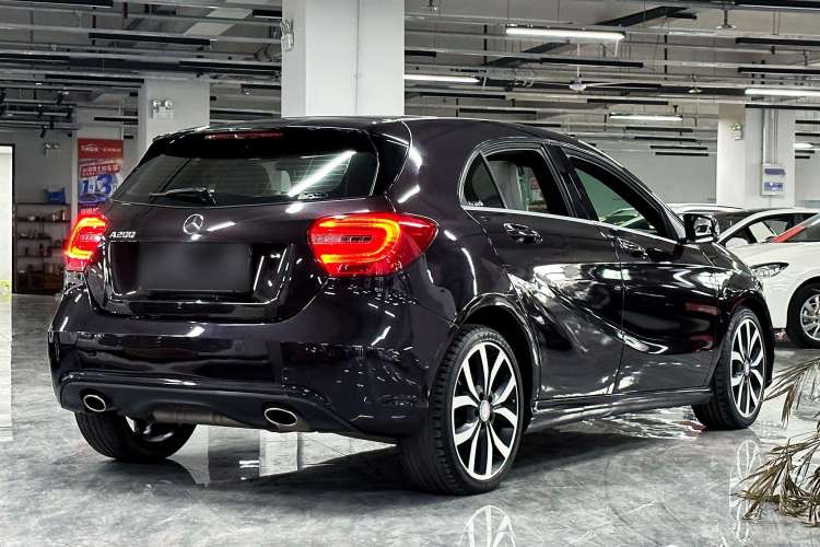 Used Mercedes-Benz A-Class 2015 A 200 Fashion Model Rear Right 45 Deg