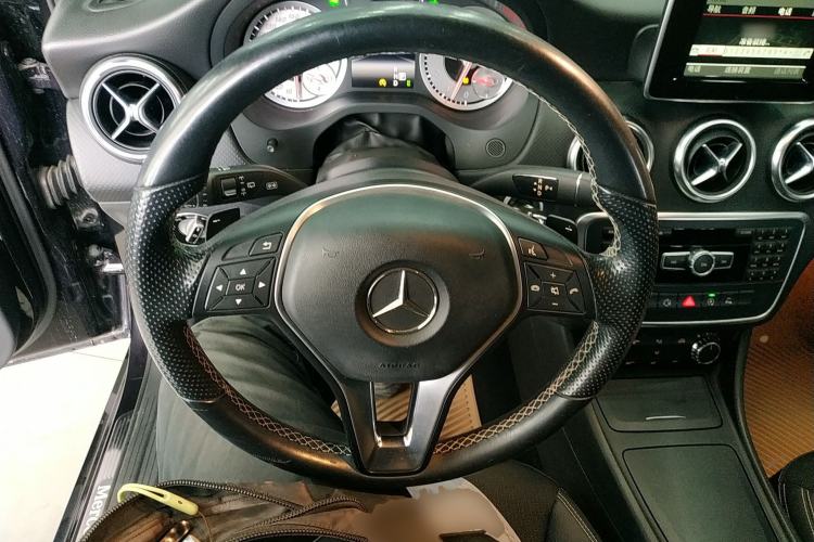 Used Mercedes-Benz A-Class 2015 A 200 Fashion Model Steering Wheel