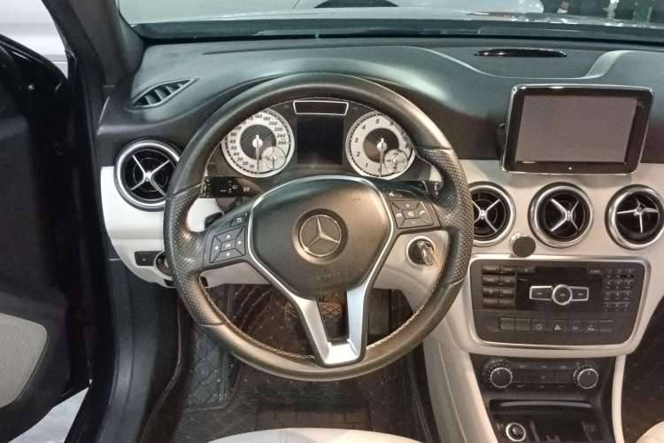 Used Mercedes-Benz A-Class 2015 A 200 Fashion Model Steering Wheel