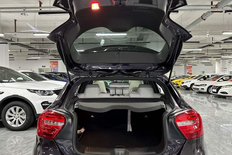 Used Mercedes-Benz A-Class 2015 A 200 Fashion Model Trunk