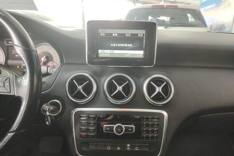 Used Mercedes-Benz A-Class 2015 A 200 Fashion Model Audio And AC Panel