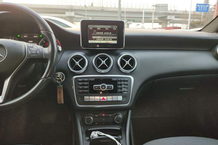 Used Mercedes-Benz A-Class 2015 A 180 Audio And AC Panel