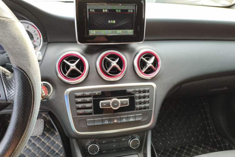 Used Mercedes-Benz A-Class 2015 A 200 Fashion Model Audio And AC Panel