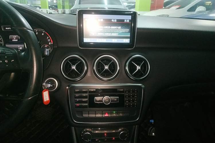 Used Mercedes-Benz A-Class 2015 A 180 Audio And AC Panel