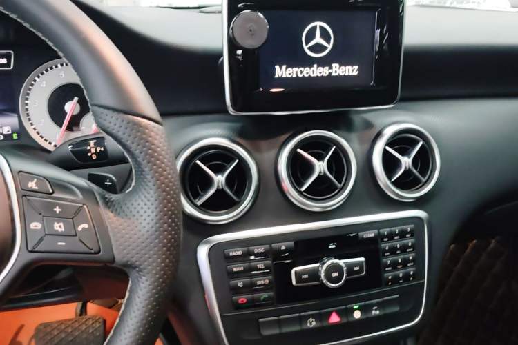Used Mercedes-Benz A-Class 2015 A 200 Fashion Model Audio And AC Panel