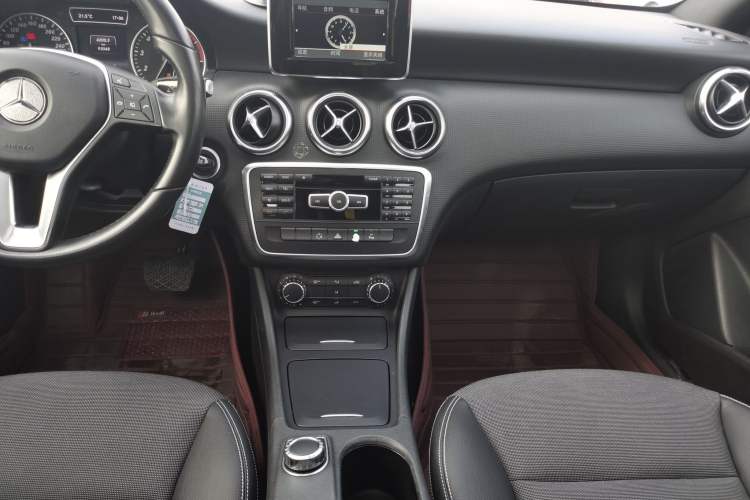 Used Mercedes-Benz A-Class 2015 A 180 Audio And AC Panel
