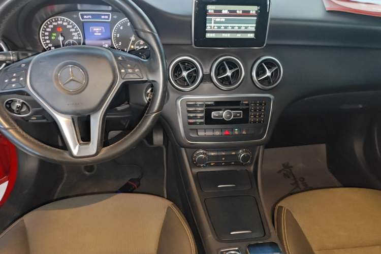 Used Mercedes-Benz A-Class 2015 A 180 Standard Model Audio And AC Panel