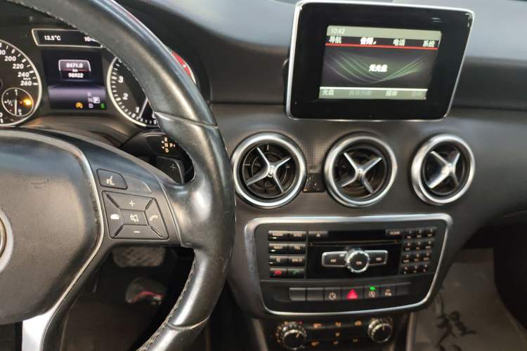 Used Mercedes-Benz A-Class 2015 A 180 Standard Model Audio And AC Panel