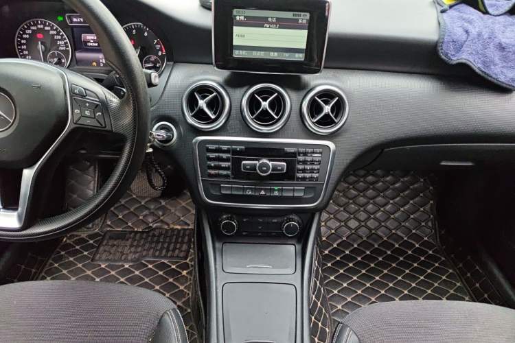 Used Mercedes-Benz A-Class 2015 A 180 Standard Model Audio And AC Panel