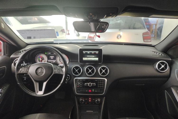 Used Mercedes-Benz A-Class 2015 A 200 Fashion Model Center Console
