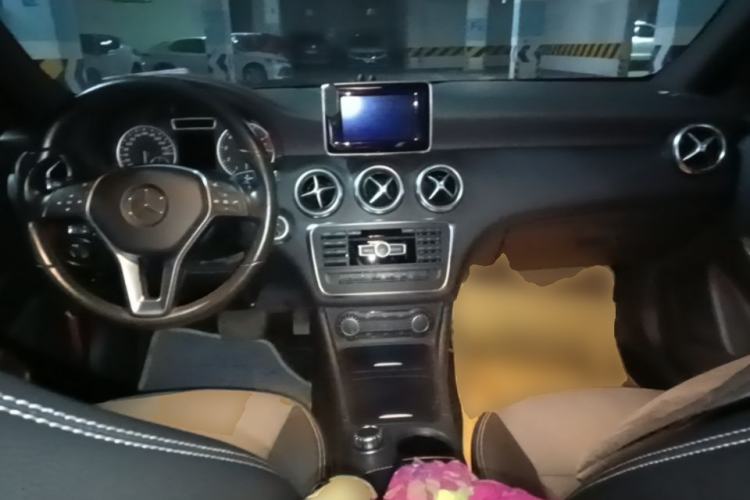 Used Mercedes-Benz A-Class 2015 A 180 Center Console