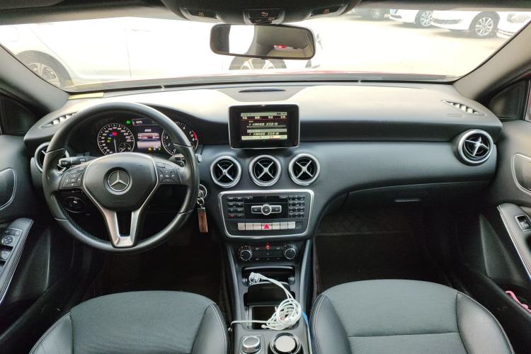 Used Mercedes-Benz A-Class 2015 A 180 Center Console