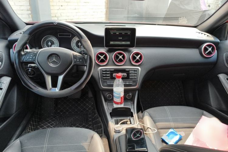 Used Mercedes-Benz A-Class 2015 A 200 Fashion Model Center Console