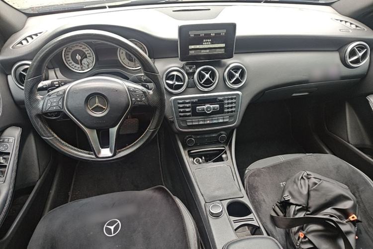 Used Mercedes-Benz A-Class 2015 A 200 Fashion Model Center Console