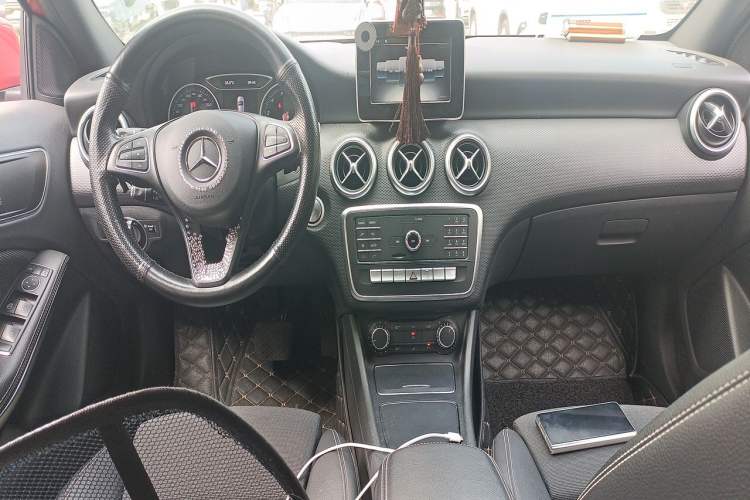 Used Mercedes-Benz A-Class 2015 A 180 Standard Model Center Console