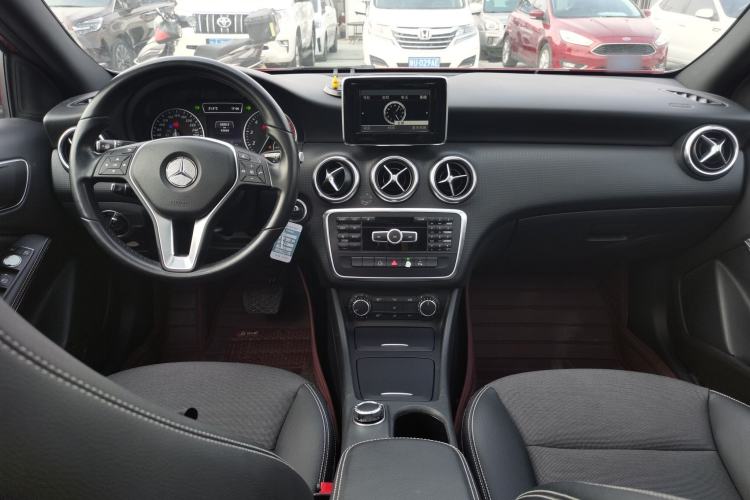 Used Mercedes-Benz A-Class 2015 A 180 Center Console