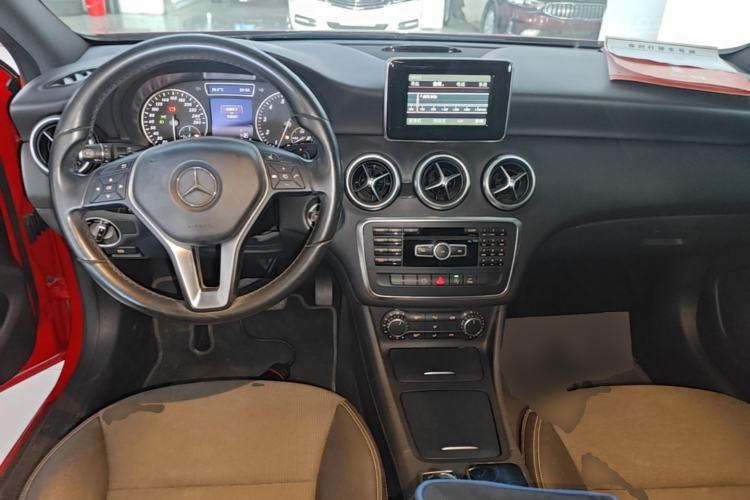 Used Mercedes-Benz A-Class 2015 A 180 Standard Model Center Console