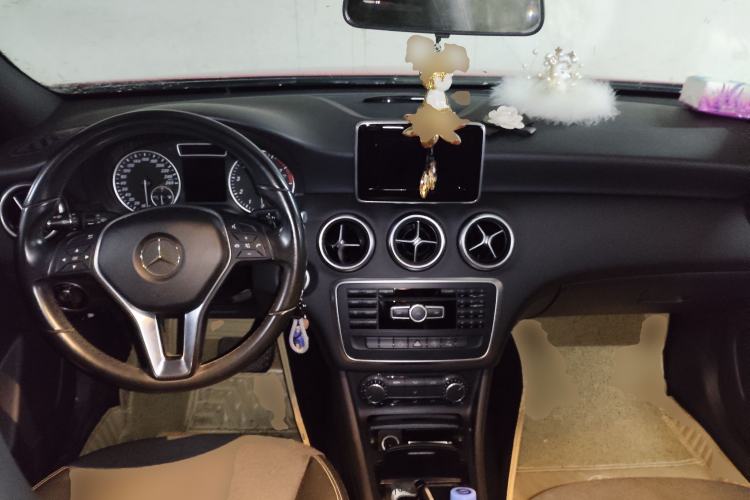 Used Mercedes-Benz A-Class 2015 A 180 Center Console