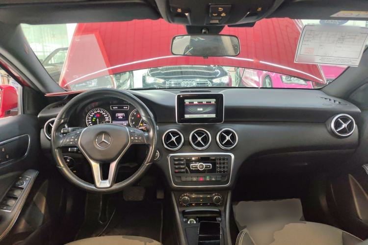Used Mercedes-Benz A-Class 2015 A 180 Standard Model Center Console