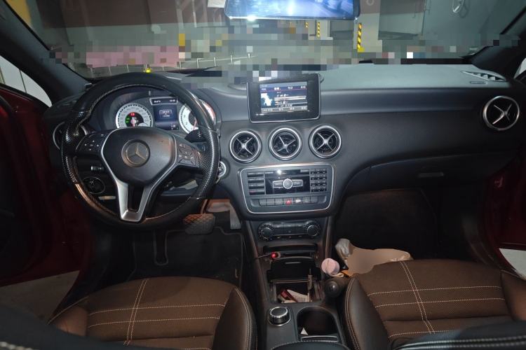 Used Mercedes-Benz A-Class 2015 A 200 Fashion Model Center Console
